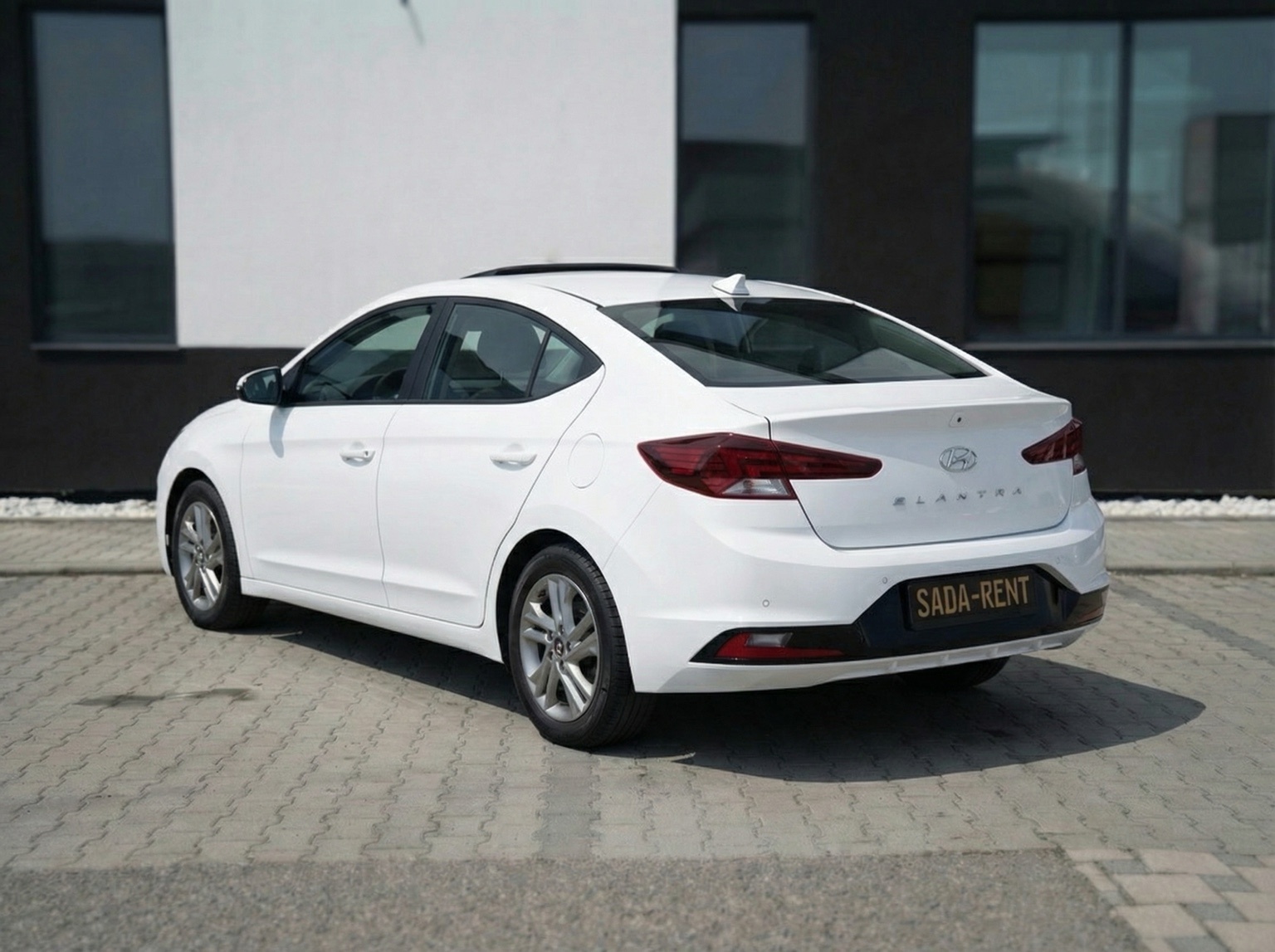 Hyundai Elantra – 3